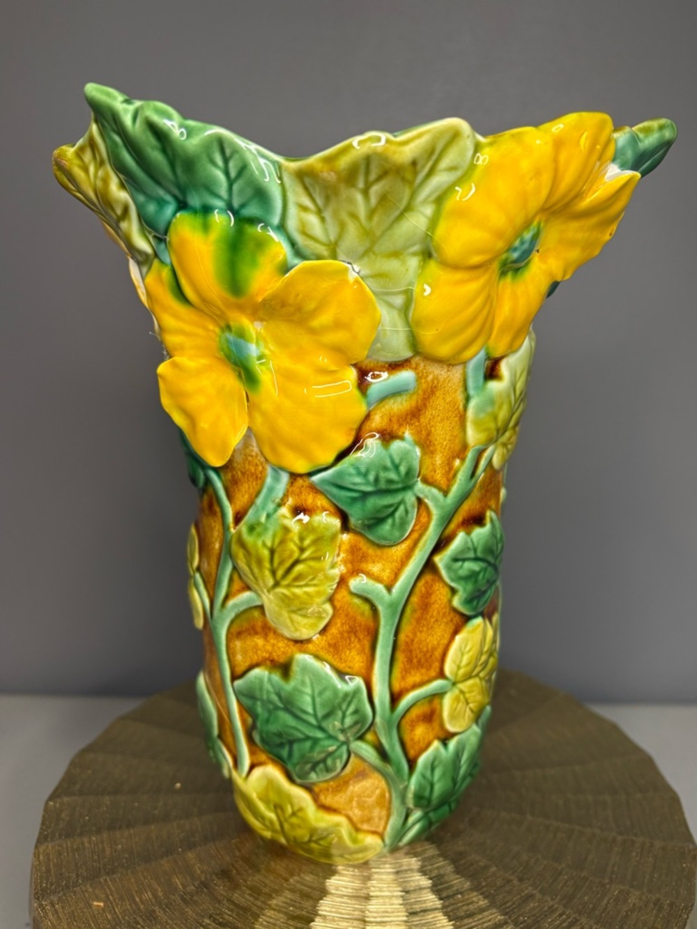 Large Vintage Majolica Style Tulip Holder Vase Floral Frog 10”. EVC